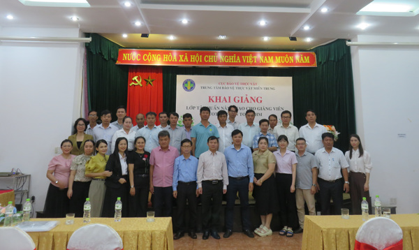 Khai giảng lớp tập huấn giảng viên về sức khỏe cây trồng (TOT - IPHM)