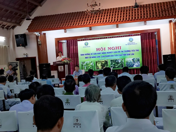 Hội nghị "định hướng về sản xuất nông nghiệp gắn với thị trường tiêu thụ một số nông sản, sản phẩm quả tươi của tỉnh Đắk Lắk"